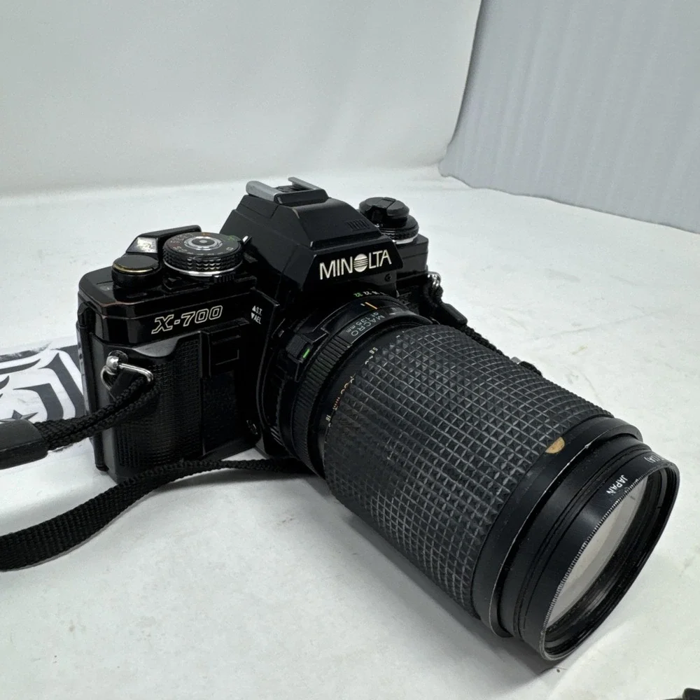 Minolta X700 35mm SLR Film Camera w/ 35-135mm 1:3.5-4.5 Lens And Flash Tested‎
